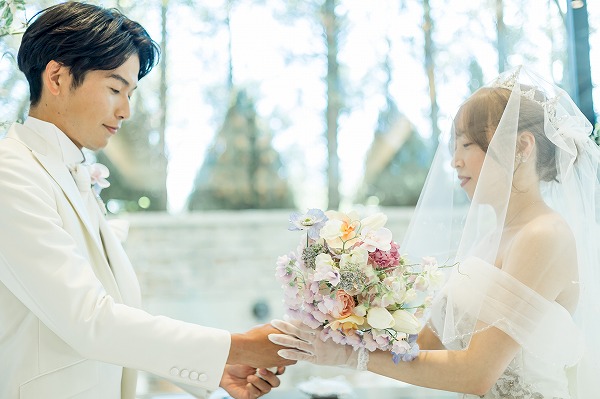 新郎様から新婦様へダーズンフラワーセレモニー