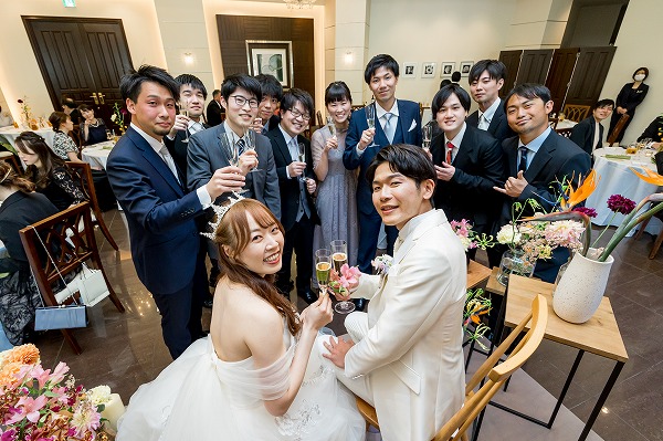 メインテーブルで写真撮影